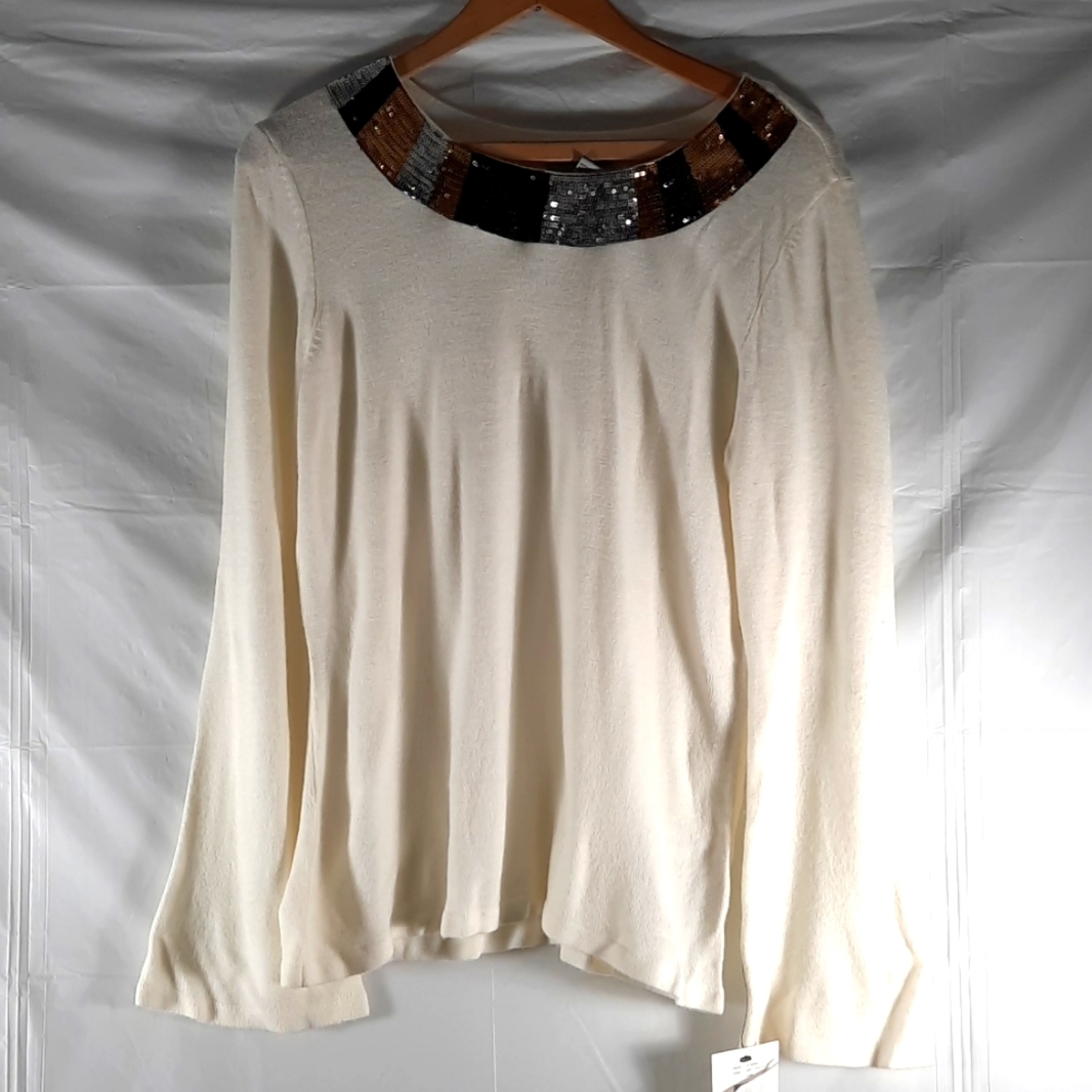 NWT MERCER STREET STUDIO SOFT White sweater SZ M
